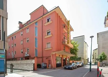 Apartament Piave Mestre 0*,